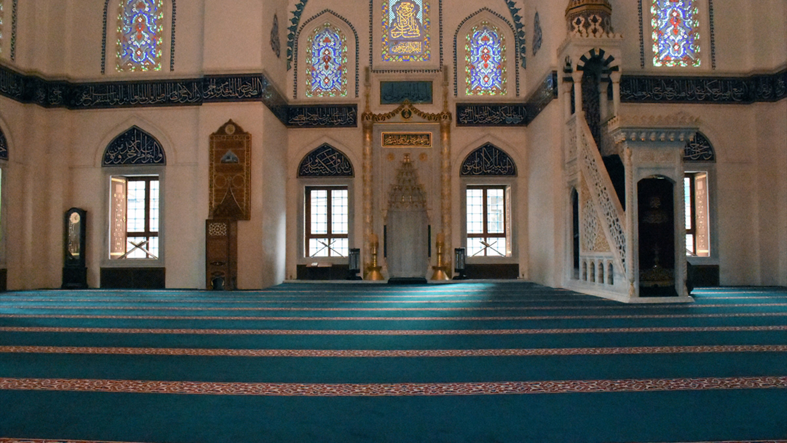 حكم الصلاة في المساجد التي فيها قبور