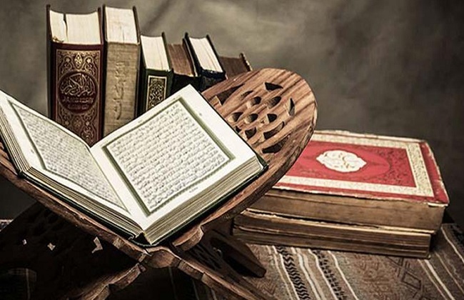 حكم قراءة القرآن دون حجاب للمرأة 